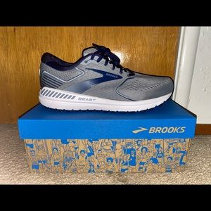 Beast ‘20 comforter shoes NEVER WORN